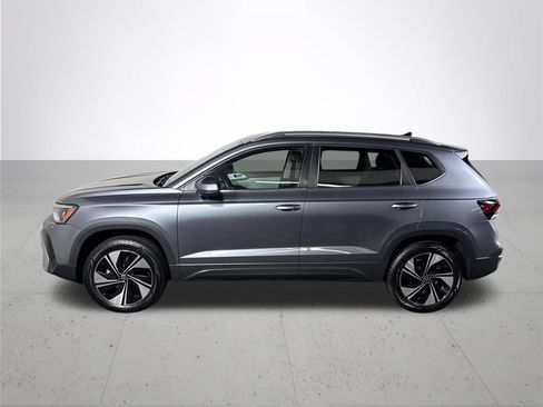 Certified 2025 Volkswagen Taos SE AWD/4WD image 11