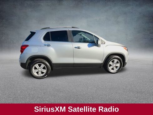 Used 2017 Chevrolet Trax LT w/ LT Convenience Package image 10