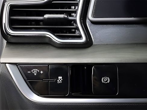 Used 2025 Kia Sportage X-Line image 17