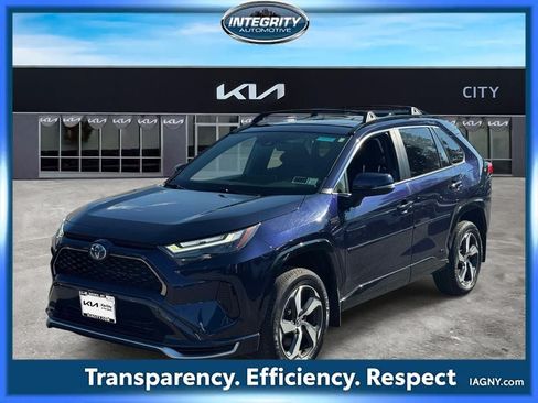 Used 2023 Toyota RAV4 SE w/ Weather & Moonroof Package AWD/4WD image 4