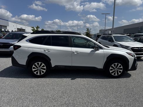 Used 2024 Subaru Outback Premium AWD/4WD image 30
