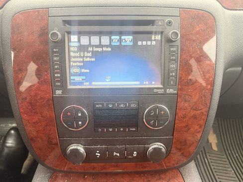 Used 2012 Chevrolet Avalanche LTZ image 6