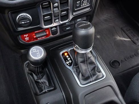 Used 2025 Jeep Gladiator Sport AWD/4WD image 13