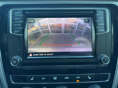 Used 2019 Volkswagen Passat 2.0T Wolfsburg w/ Wheels & Sunroof Package image 18