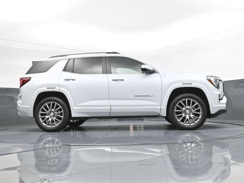 Used 2026 GMC Terrain Denali image 30