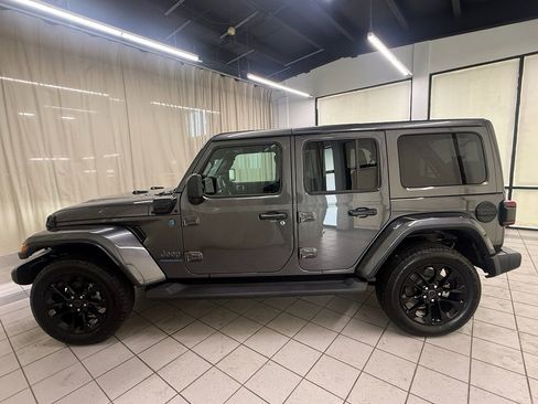 Used 2025 Jeep Wrangler Sahara image 9