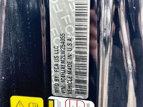 Used 2020 Jeep Wrangler Unlimited Sahara image 24