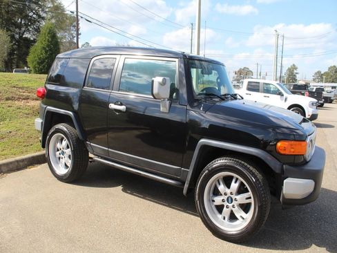 Used 2007 Toyota FJ Cruiser 4WD image 2