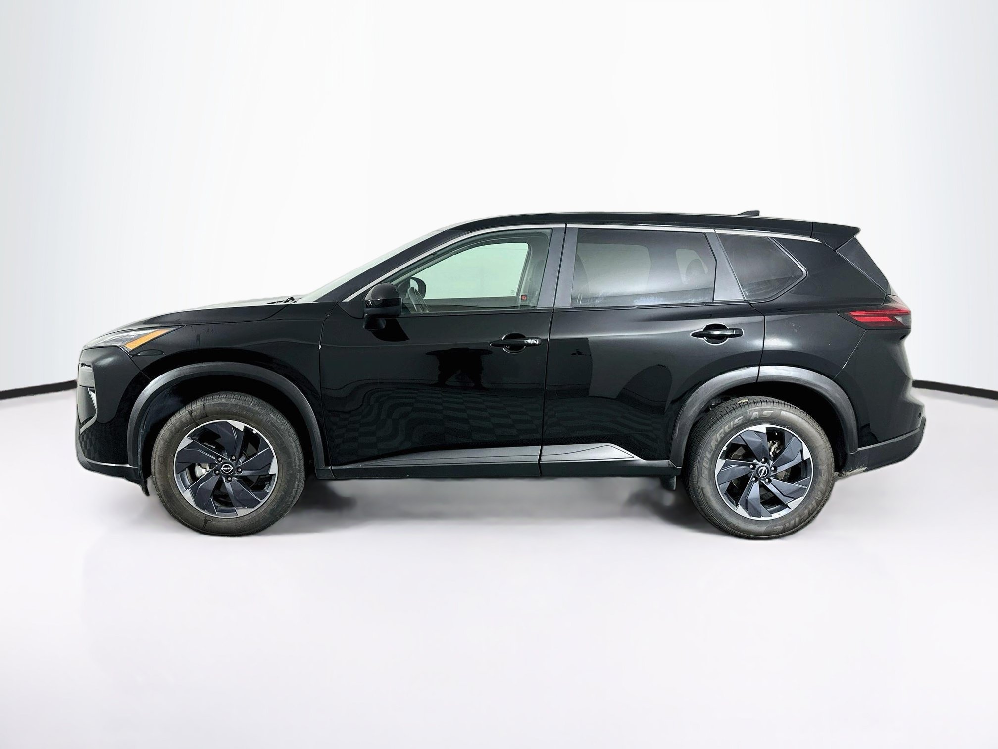 Used 2025 Nissan Rogue SV FWD image 4