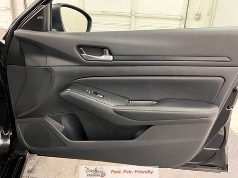 Used 2025 Nissan Altima 2.5 SV FWD image 39