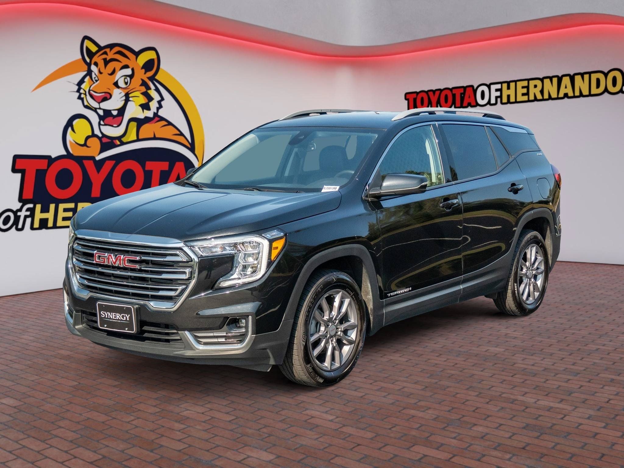 Used 2024 GMC Terrain SLT AWD/4WD image 1