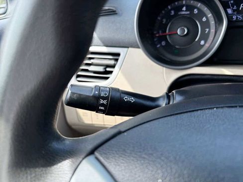 Used 2016 Hyundai Elantra SE image 23