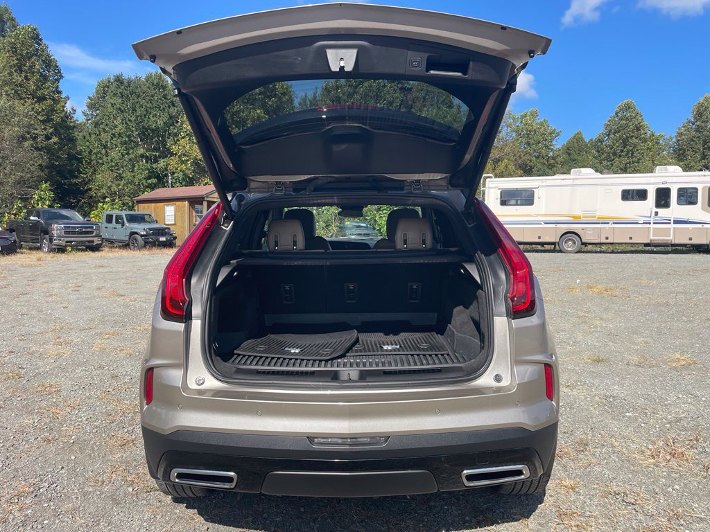 Used 2024 Cadillac XT4 Premium Luxury FWD image 12