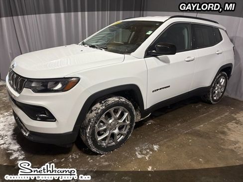 Used 2022 Jeep Compass Latitude image 4