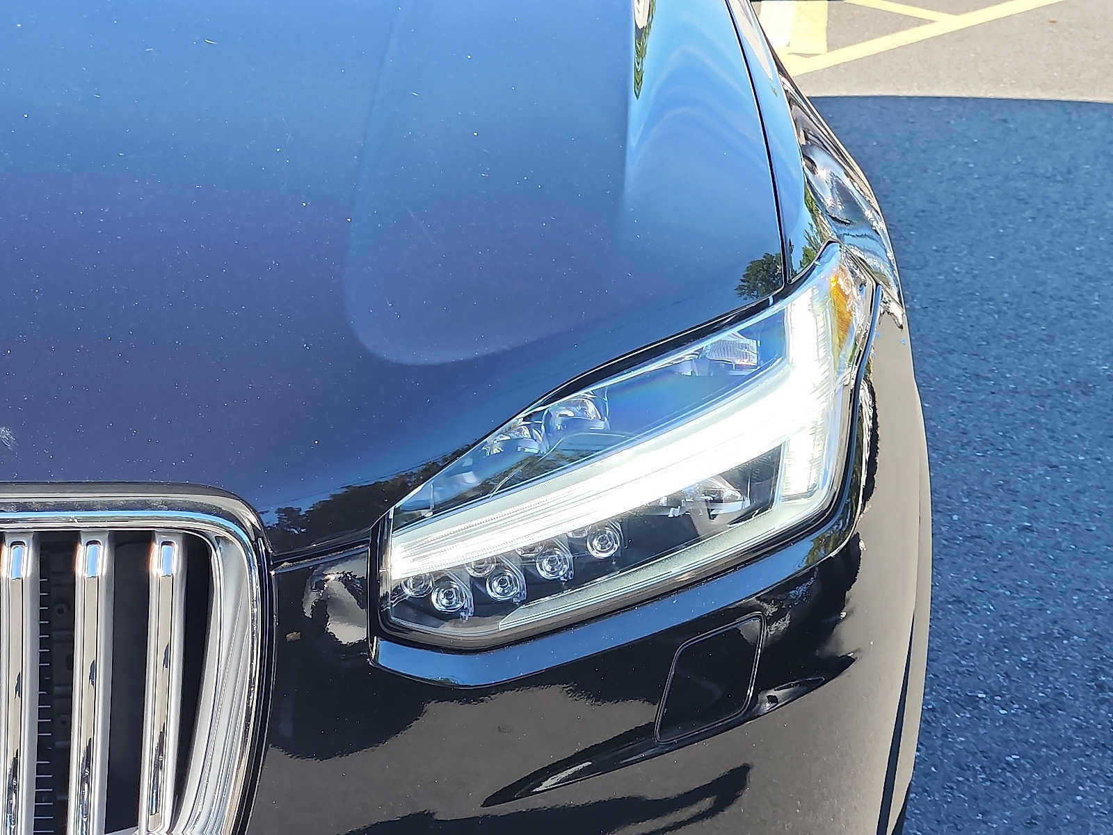 Certified 2024 Volvo XC90 B6 Ultimate w/ Protection Package AWD/4WD image 9