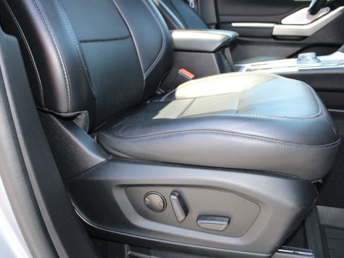 Used 2023 Ford Explorer Limited w/ Limited Technology Package RWD image 19