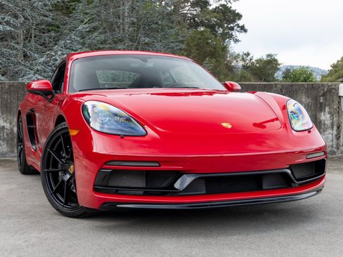 Certified 2025 Porsche 718 Cayman GT4 image 9