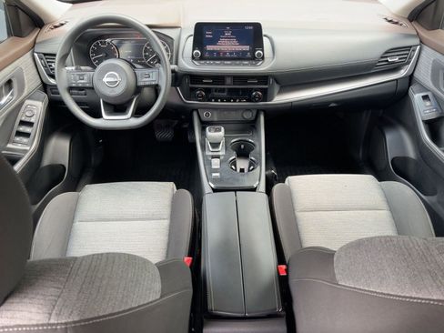 Used 2023 Nissan Rogue SV image 16