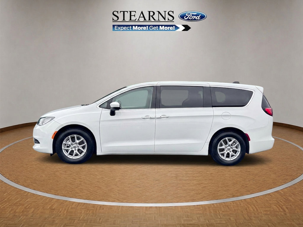 Used 2023 Chrysler Voyager LX FWD image 3