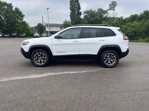 Used 2021 Jeep Cherokee Trailhawk image 2