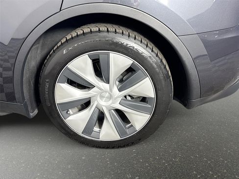 Used 2024 Tesla Model Y Long Range AWD/4WD image 29