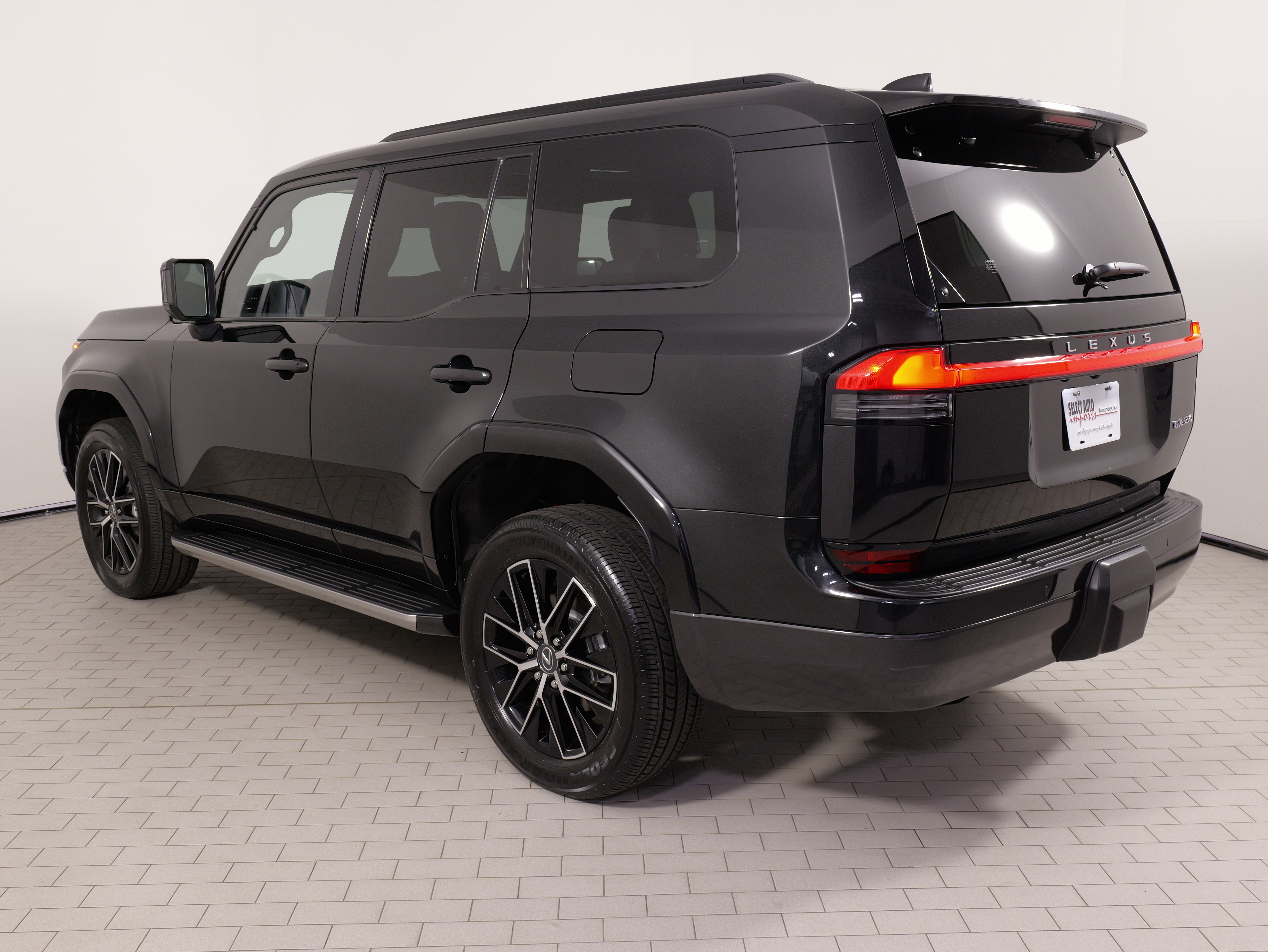 Used 2024 Lexus GX 550 w/ Accessory Package (2T) AWD/4WD image 14