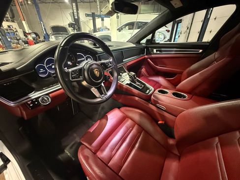 Used 2019 Porsche Panamera GTS AWD/4WD image 34