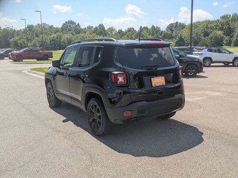 Certified 2022 Jeep Renegade Altitude w/ Convenience Group AWD/4WD image 3