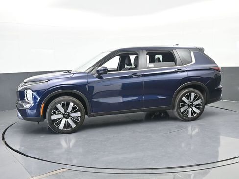 New 2026 Mitsubishi Outlander SE image 2