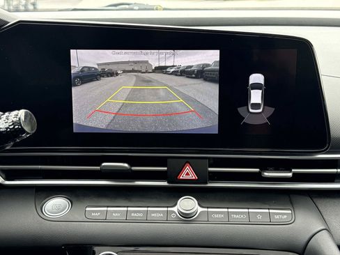 Certified 2021 Hyundai Elantra Limited FWD image 6