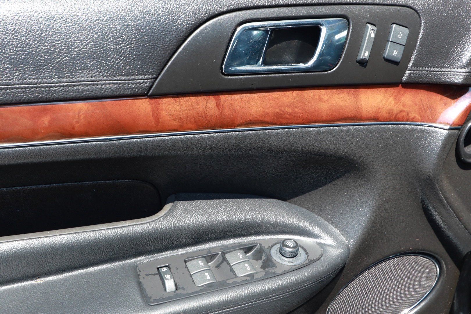 Used 2012 Lincoln MKT FWD image 22