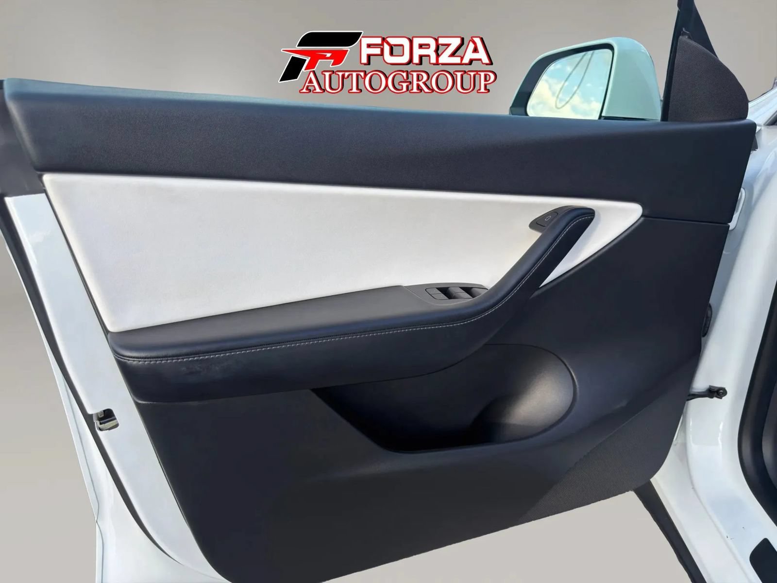 Used 2022 Tesla Model Y Long Range AWD/4WD image 28