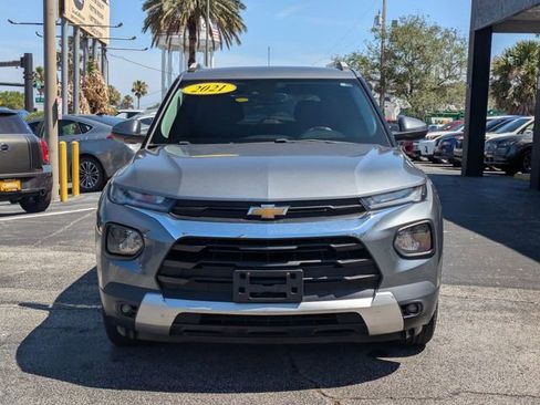 Used 2021 Chevrolet TrailBlazer LT w/ Convenience Package FWD image 2