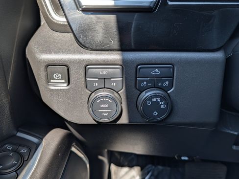 Used 2023 Chevrolet Silverado 1500 LT AWD/4WD image 27