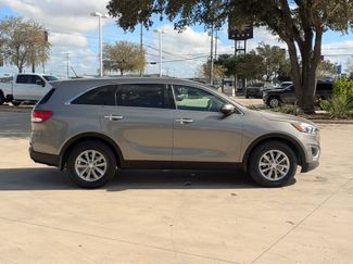 Used 2018 Kia Sorento L video 2