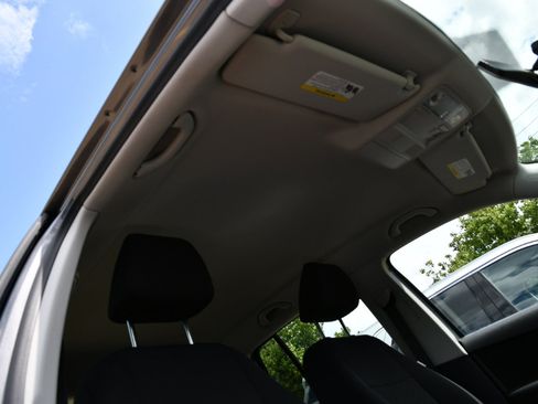 Used 2014 Volkswagen Tiguan S image 21