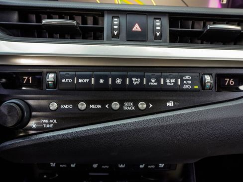 Used 2020 Lexus ES 350 Ultra Luxury w/ Accessory Package 2 FWD image 22