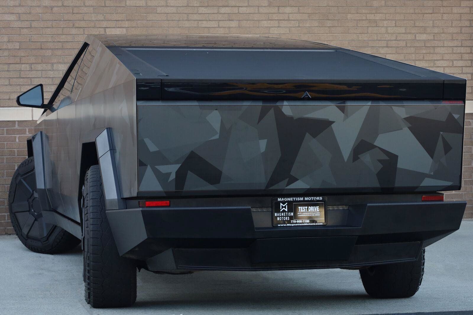 Used 2024 Tesla Cybertruck AWD Crew Cab image 9