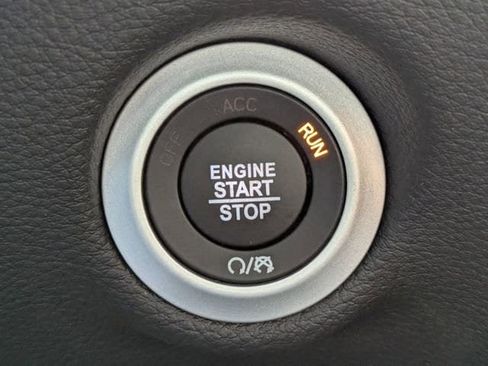 New 2026 Chrysler Pacifica Select w/ S Appearance Package image 28