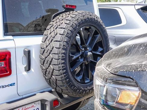 Used 2024 Jeep Wrangler Unlimited Sahara AWD/4WD image 15