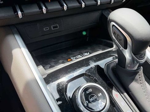 New 2026 Chevrolet Colorado ZR2 w/ Technology Package AWD/4WD image 23