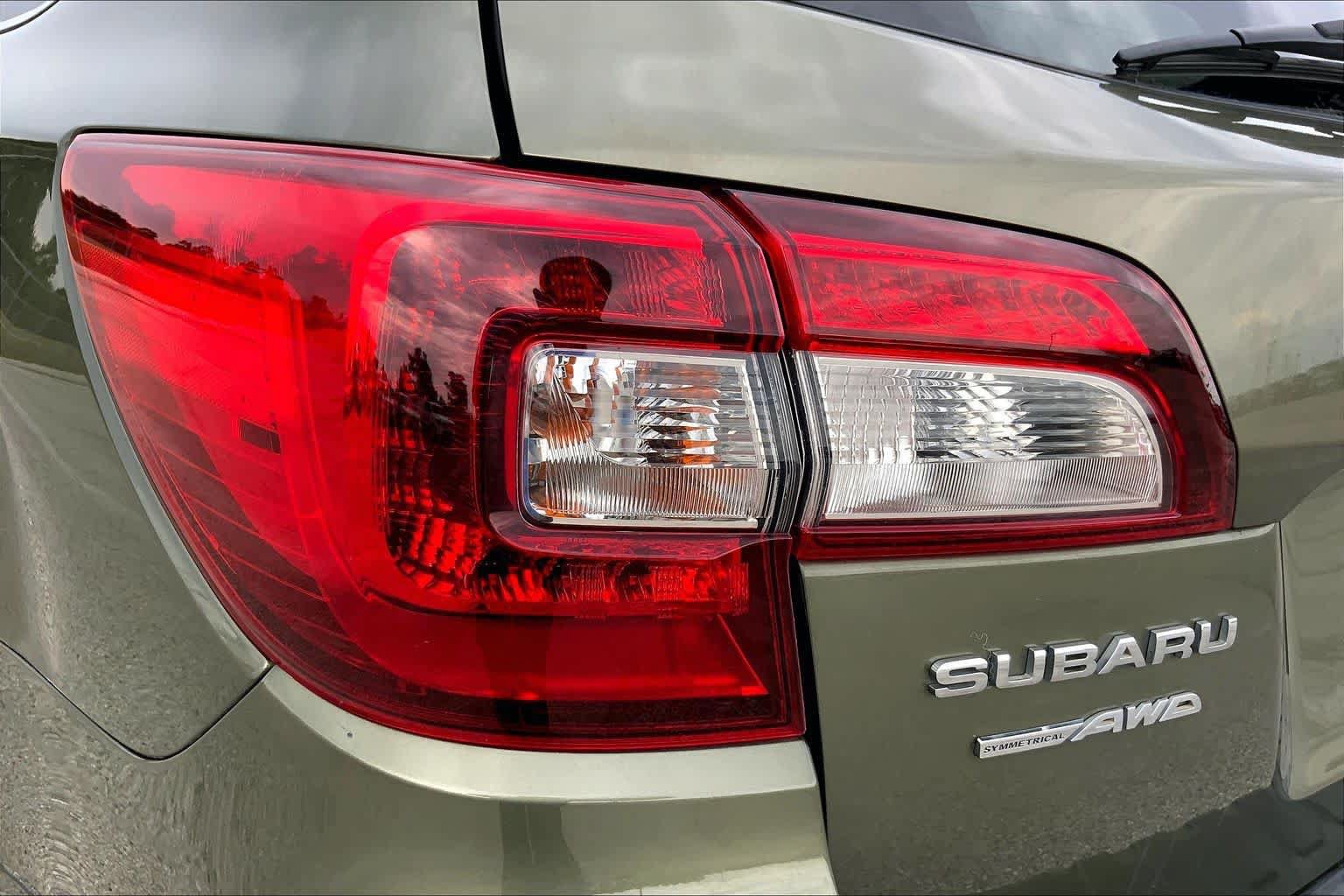 Used 2017 Subaru Outback 2.5i Limited AWD/4WD image 28
