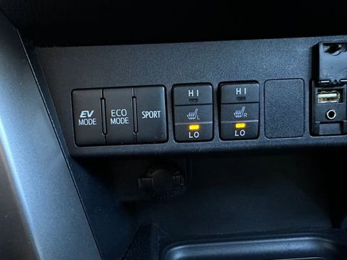 Used 2018 Toyota RAV4 Limited image 31