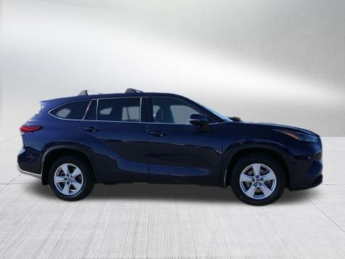 Used 2022 Toyota Highlander L image 2