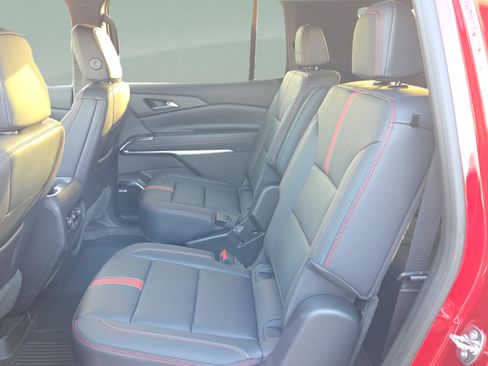 New 2026 Chevrolet Traverse RS w/ LPO, Floor Liner Package FWD image 27