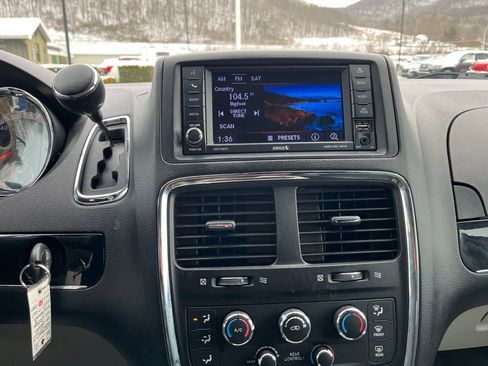Used 2020 Dodge Grand Caravan SXT image 16