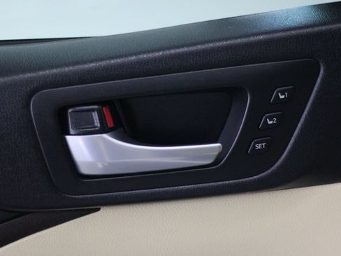 Used 2018 Toyota Highlander Limited FWD image 50