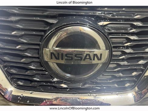 Used 2018 Nissan Rogue SL w/ Premium Package AWD/4WD image 11