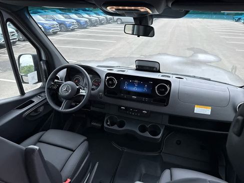 Used 2025 Mercedes-Benz Sprinter 2500 image 13