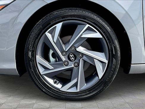 Used 2025 Hyundai Elantra Sport image 35